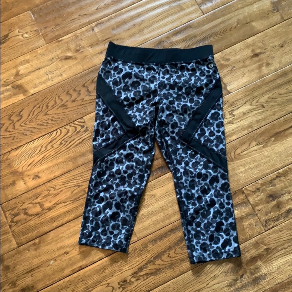 Xersion Cheetah Cropped Capri Leggings, size 10-12